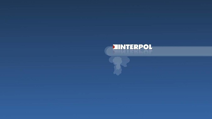 隔壁公司因业务开了一堆AP，把2.4GHz和5GHz的多个信道都用上了，干扰严重我们该怎么办？